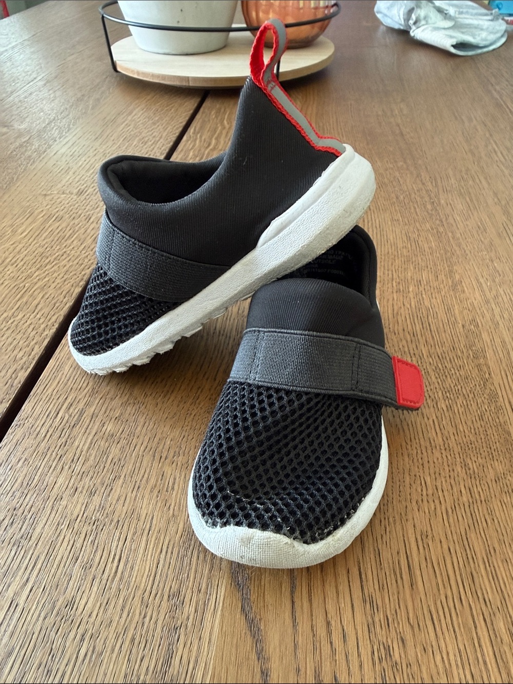 Cat & Jack Black Slip-On Mesh Sneakers with Red Pull Tab